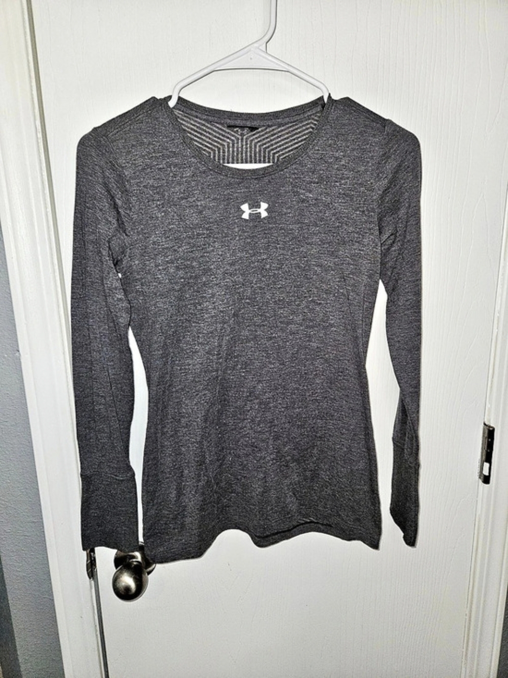 Under Armour Long Sleeve Athletic Top in Gray Size Small